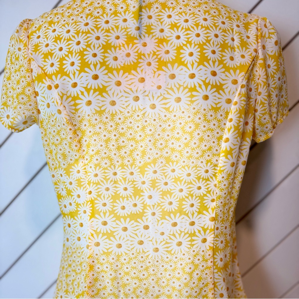 SMAK POLOUR - Yellow & White Daisy Collared Bow Blouse - Size S - Picture 13 of 15